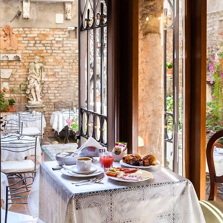 أل بونته موكينيغو 3*